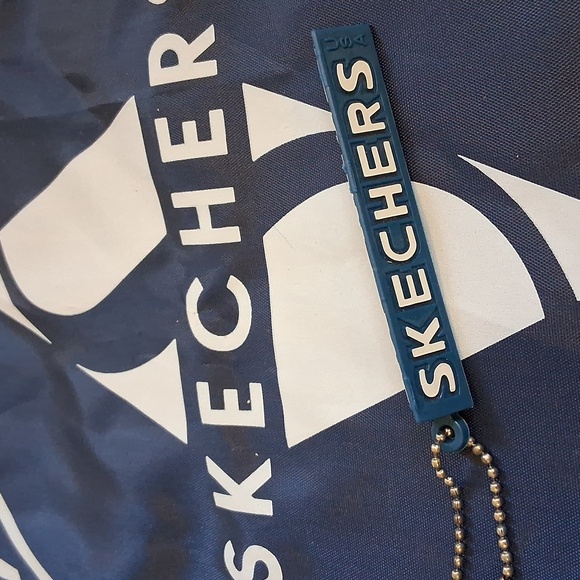 Skechers Black, Red & Gray Womans Sneakers, Key Chain, Messenger Bag &  Backpack - Picture 9 of 13